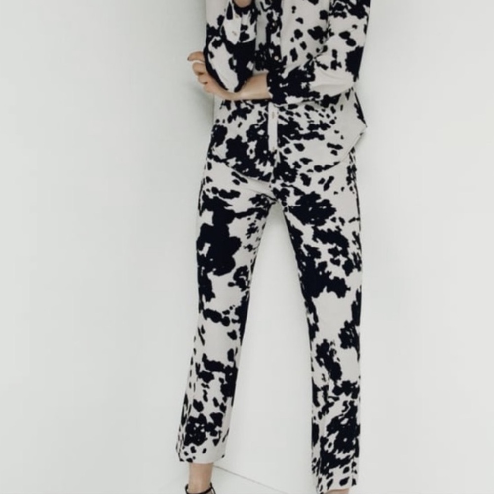 ZARA Cow PRINT MINI FLARE PANTS medium